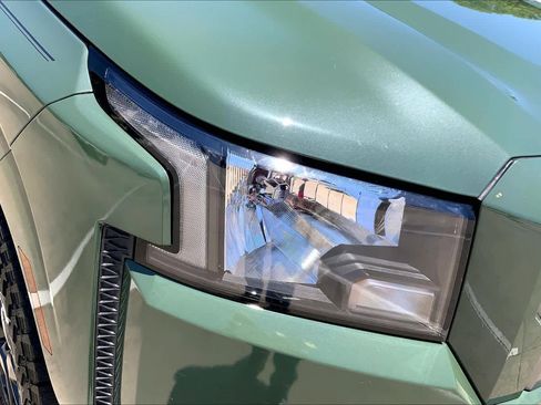 Used 2022 Nissan Frontier SV w/ Technology Package AWD/4WD image 26