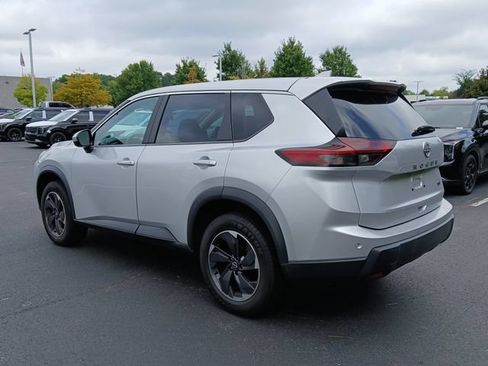 Used 2024 Nissan Rogue SV FWD image 6