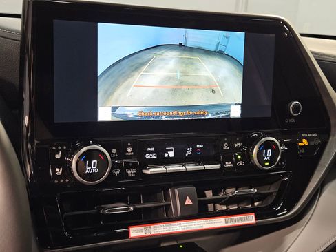 New 2026 Toyota Highlander Limited AWD/4WD image 18
