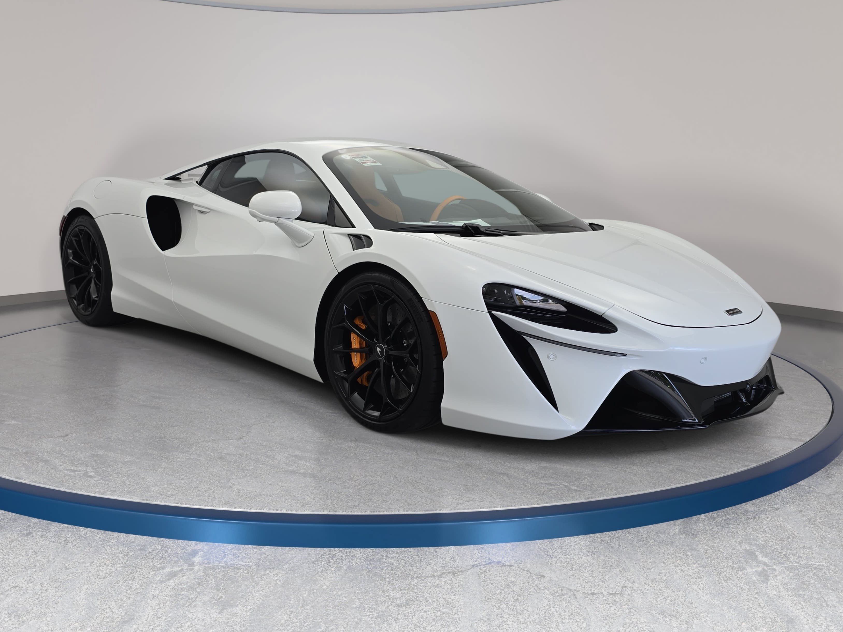 Used 2023 McLaren Artura RWD image 3