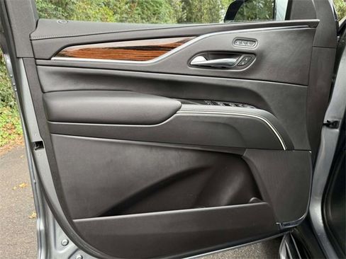 Used 2022 Cadillac Escalade ESV Premium Luxury image 8