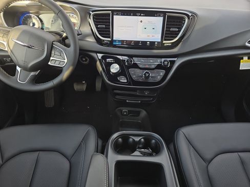 New 2026 Chrysler Voyager LX image 18