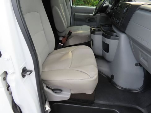 Used 2014 Ford E-150 and Econoline 150 RWD image 16