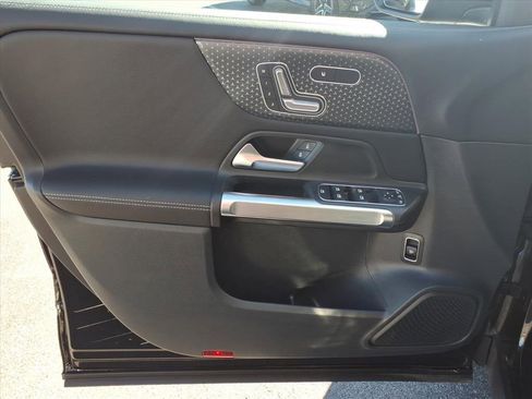 New 2025 Mercedes-Benz GLB 250 4MATIC image 11