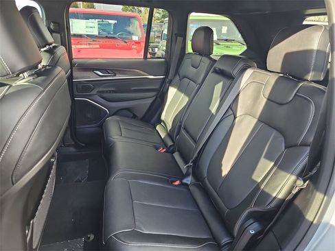 New 2026 Jeep Grand Cherokee Limited image 23