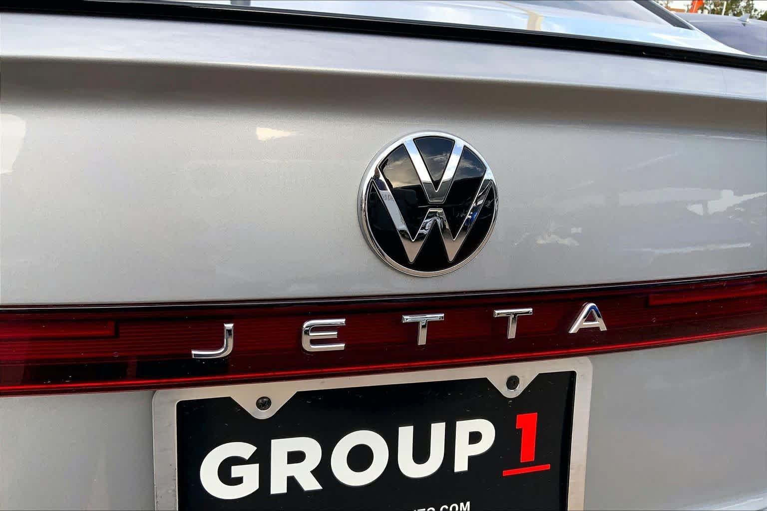 Used 2026 Volkswagen Jetta SE FWD image 30