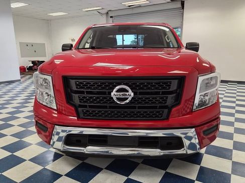 Used 2022 Nissan Titan SV RWD image 2
