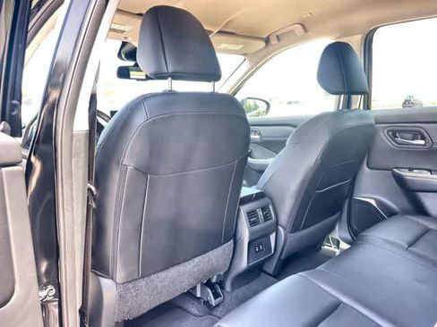 Used 2024 Nissan Rogue SL FWD image 13