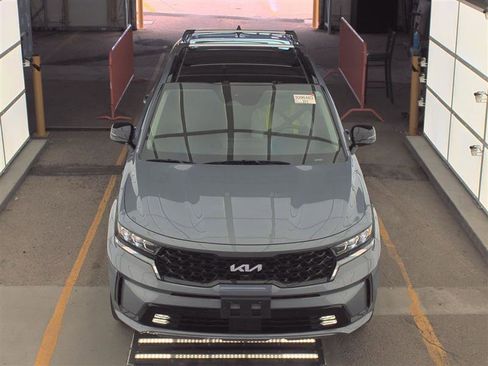 Used 2023 Kia Sorento SX AWD/4WD image 2