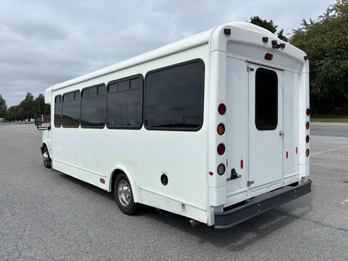 Used 2015 Chevrolet Express 4500 w/ Shuttle Bus Package image 9