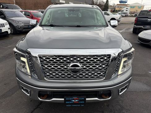 Used 2018 Nissan Titan SL image 9