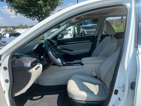 Used 2022 Nissan Altima 2.5 SL FWD image 9