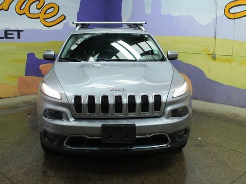 Used 2017 Jeep Cherokee Limited image 3