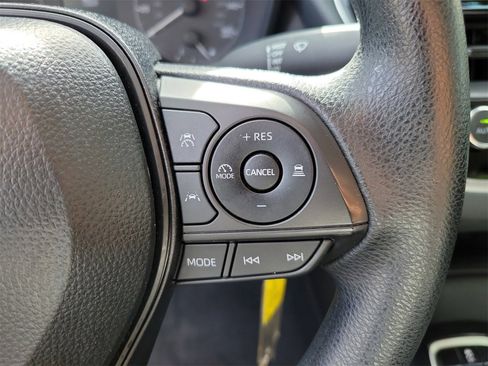 Used 2025 Toyota Corolla LE image 20