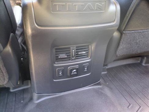 Used 2018 Nissan Titan PRO-4X w/ Pro-4x Convenience Package AWD/4WD image 17