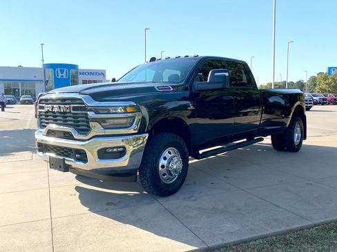 Used 2025 RAM 3500 Tradesman image 3
