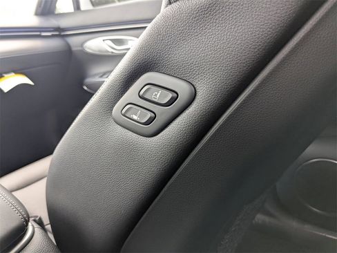 New 2026 Genesis GV70 2.5T Select image 13