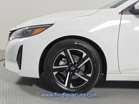 Used 2024 Nissan Sentra SV FWD image 11