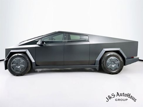 Used 2025 Tesla Cybertruck AWD Crew Cab image 4