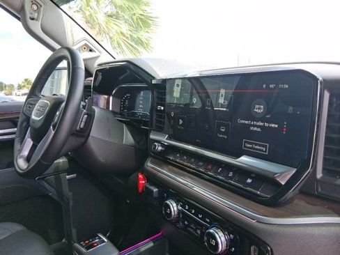 Used 2024 GMC Sierra 1500 SLT AWD/4WD image 11