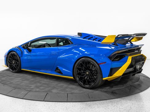 Used 2022 Lamborghini Huracan STO RWD image 5