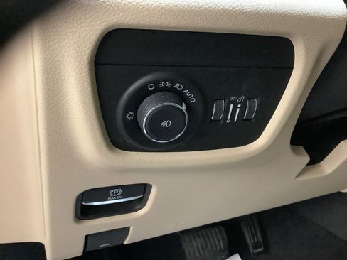 Certified 2022 Jeep Grand Cherokee Limited AWD/4WD image 25