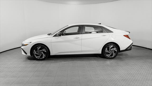 Used 2025 Hyundai Elantra Sport FWD image 3