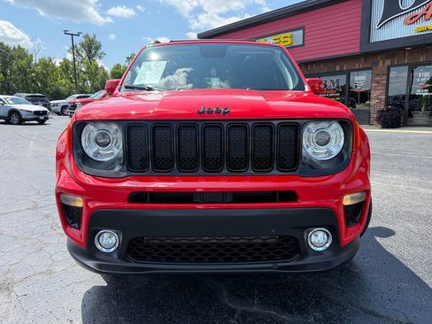 Used 2019 Jeep Renegade Altitude w/ UConnect 8.4 Nav Group FWD image 2