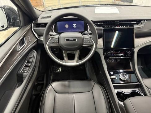 New 2025 Jeep Grand Cherokee Limited w/ Trailer Tow Package image 14