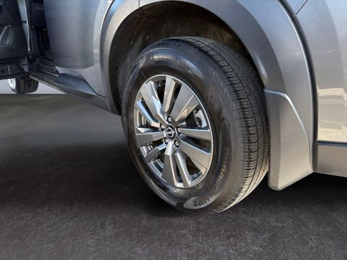Used 2025 Nissan Pathfinder S FWD image 13