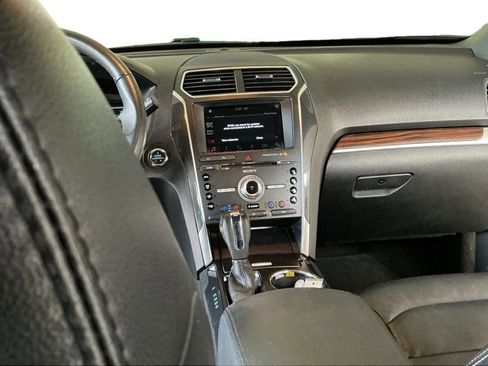 Used 2018 Ford Explorer Limited image 6