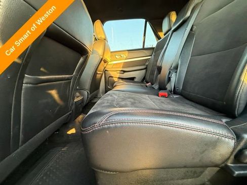 Used 2018 Ford Explorer XLT w/ Equipment Group 202A AWD/4WD image 28