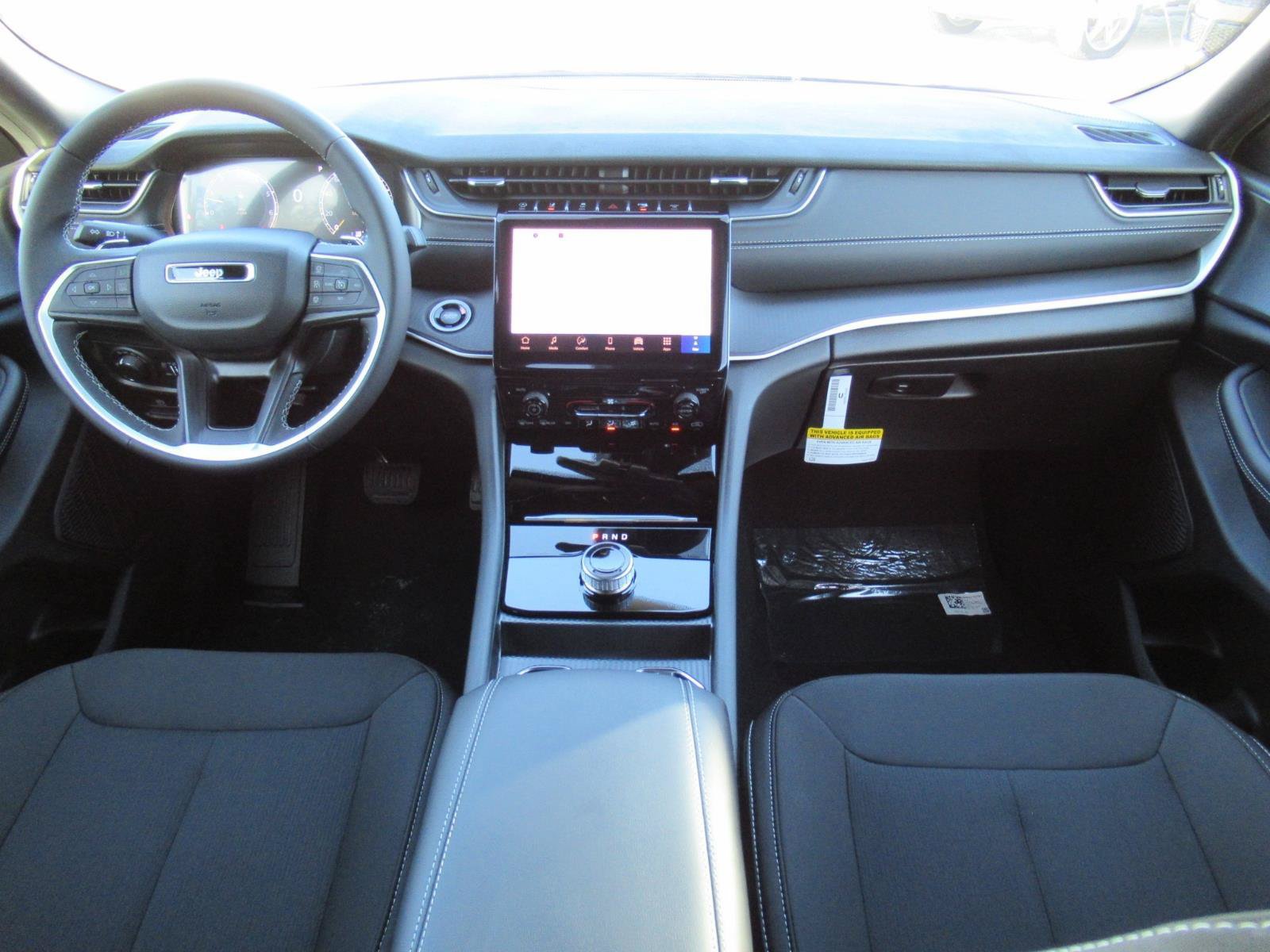 New 2027 Jeep Grand Cherokee Laredo RWD image 11