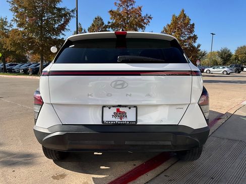 Used 2025 Hyundai Kona SEL image 7