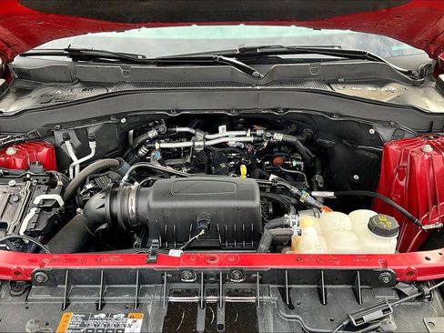 Used 2023 Ford Explorer XLT AWD/4WD image 10