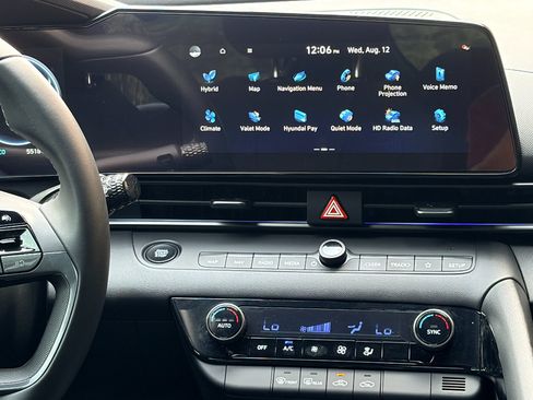 Used 2025 Hyundai Elantra SEL FWD image 16