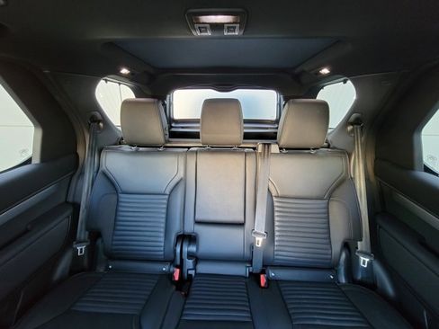 Used 2024 Land Rover Discovery Dynamic SE image 21