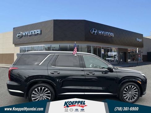 Used 2023 Hyundai Palisade Calligraphy AWD/4WD image 2