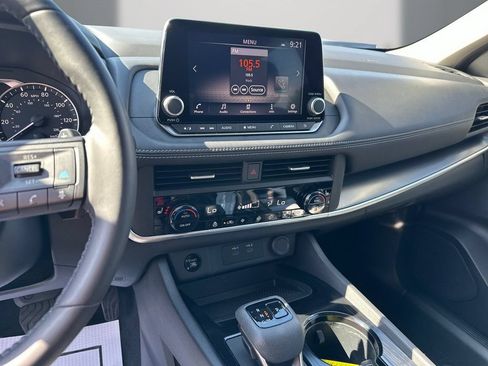 Used 2025 Nissan Rogue SV w/ SV Premium Package FWD image 16