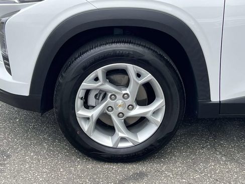 Used 2024 Chevrolet Trax LS w/ LS Convenience Package FWD image 10