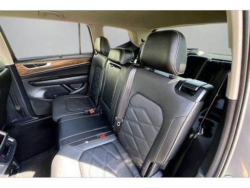 Used 2025 Volkswagen Atlas SE AWD/4WD image 19
