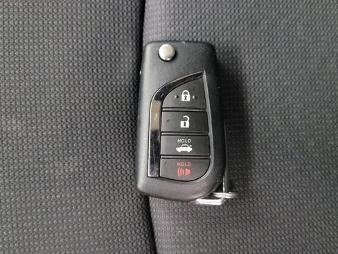 Used 2022 Toyota Corolla LE FWD image 32