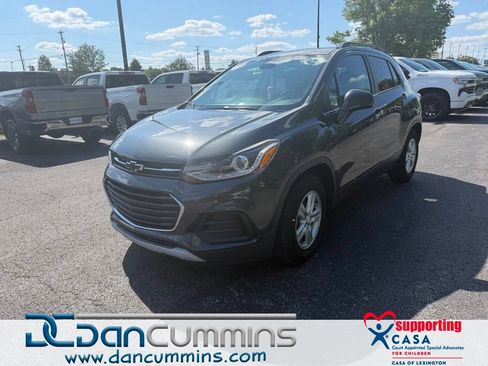Used 2020 Chevrolet Trax LT w/ LT Convenience Package FWD image 1