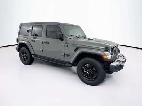 Used 2022 Jeep Wrangler Unlimited Sahara AWD/4WD image 3