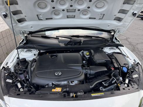 Used 2018 INFINITI QX30 Premium w/ Navigation Package FWD image 5
