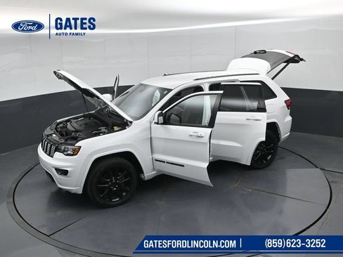 Used 2020 Jeep Grand Cherokee Altitude AWD/4WD image 56