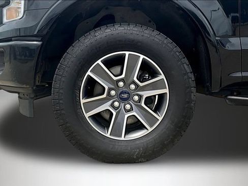 Used 2017 Ford F150 XLT w/ Equipment Group 302A Luxury AWD/4WD image 32