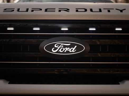 Certified 2025 Ford F250 Platinum w/ Tremor Off-Road Package image 4