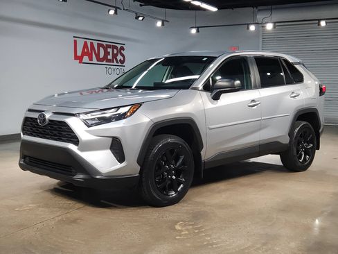 Used 2023 Toyota RAV4 LE FWD image 3