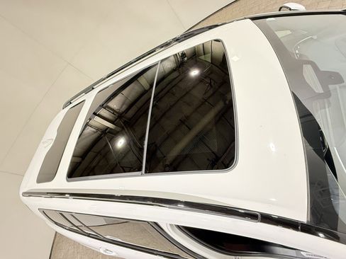 Used 2021 BMW X7 M50i w/ Dynamic Handling Package image 13